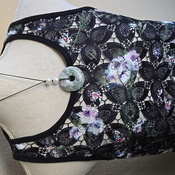 Anthropologie Inari Open Lace Floral Print Swing Tank Black/Multi-Color EUC - M - Picture 2 of 8